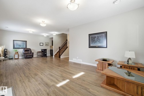 16 3090 Cameron Heights Way, Edmonton, AB - Indoor Photo Showing Living Room
