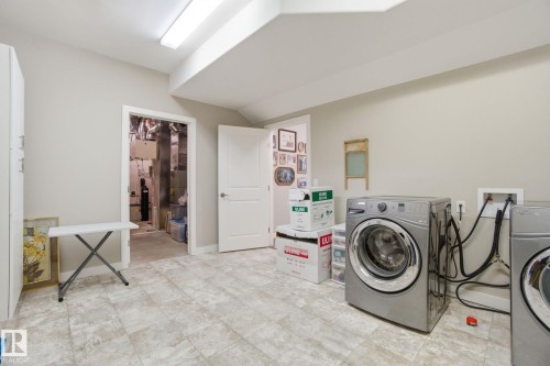 16 3090 Cameron Heights Way, Edmonton, AB - Indoor Photo Showing Laundry Room