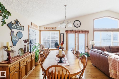5 Richelieu Place, Beaumont, AB - Indoor Photo Showing Dining Room