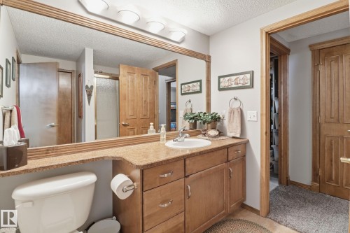 5 Richelieu Place, Beaumont, AB - Indoor Photo Showing Bathroom