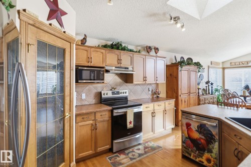 5 Richelieu Place, Beaumont, AB - Indoor Photo Showing Kitchen
