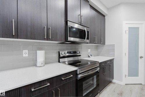 343 Edgemont Drive, Edmonton, AB - Indoor Photo Showing Kitchen