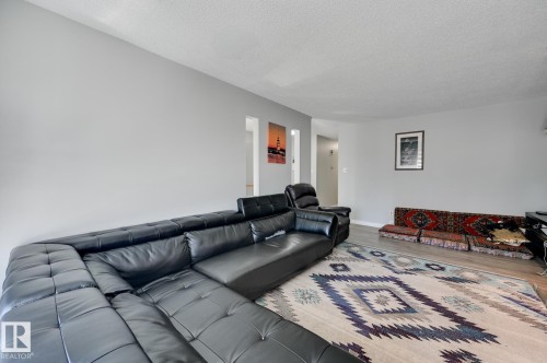 4628 37 Avenue, Edmonton, AB - Indoor Photo Showing Living Room