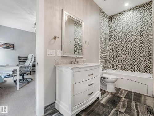 1012 148 Avenue, Edmonton, AB - Indoor Photo Showing Bathroom