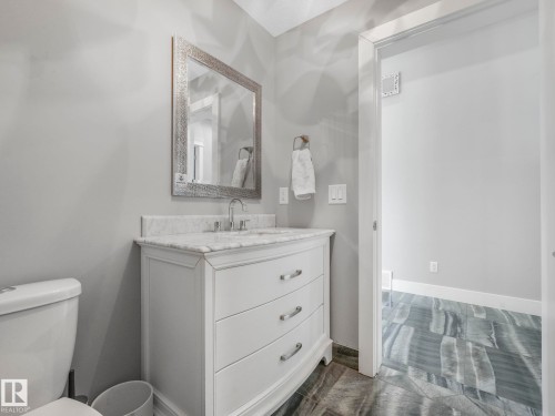 1012 148 Avenue, Edmonton, AB - Indoor Photo Showing Bathroom