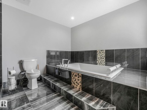 1012 148 Avenue, Edmonton, AB - Indoor Photo Showing Bathroom