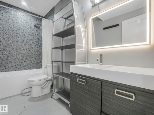 1012 148 Avenue, Edmonton, AB - Indoor Photo Showing Bathroom