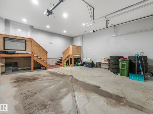 1012 148 Avenue, Edmonton, AB - Indoor Photo Showing Garage