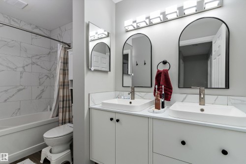 9 4403 Riverbend Road, Edmonton, AB - Indoor Photo Showing Bathroom
