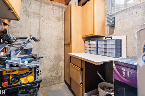 9 4403 Riverbend Road, Edmonton, AB - Indoor