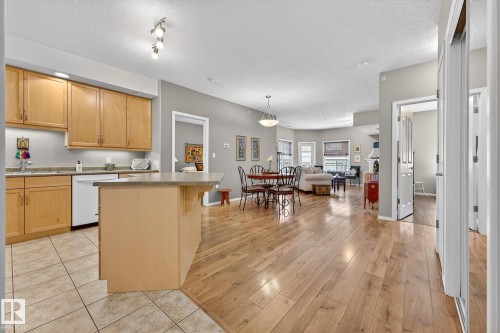 411 1320 Rutherford Road, Edmonton, AB - Indoor Photo Showing Kitchen