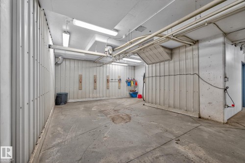 411 1320 Rutherford Road, Edmonton, AB - Indoor Photo Showing Garage