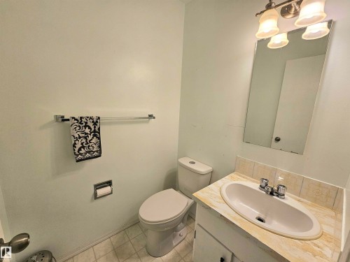 10029 173 Avenue, Edmonton, AB - Indoor Photo Showing Bathroom