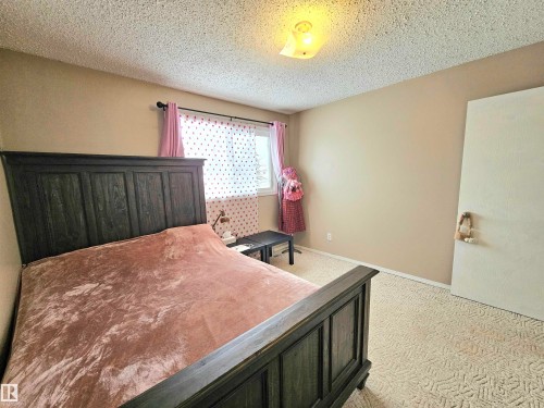 10029 173 Avenue, Edmonton, AB - Indoor Photo Showing Bedroom