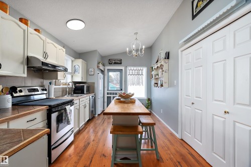 49 Heatherglen Crescent, Spruce Grove, AB - Indoor Photo Showing Kitchen