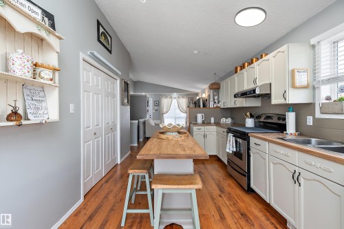 49 Heatherglen Crescent, Spruce Grove, AB - Indoor Photo Showing Kitchen