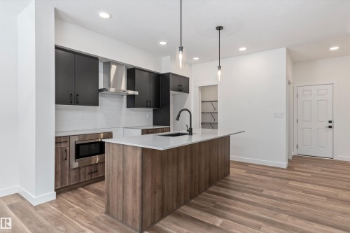 4236 208 Street, Edmonton, AB - Indoor Photo Showing Kitchen With Upgraded Kitchen