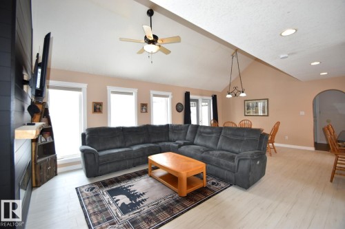 4604 4A Street, Boyle, AB - Indoor Photo Showing Living Room