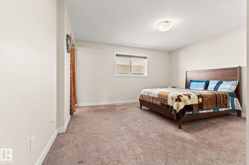 724 40 Avenue, Edmonton, AB - Indoor Photo Showing Bedroom