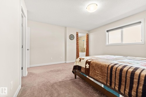 724 40 Avenue, Edmonton, AB - Indoor Photo Showing Bedroom