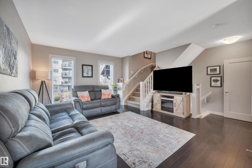 1768 Cunningham Way, Edmonton, AB - Indoor Photo Showing Living Room