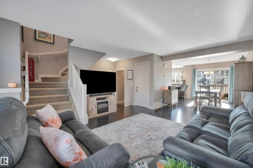 1768 Cunningham Way, Edmonton, AB - Indoor Photo Showing Living Room