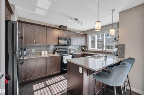 1768 Cunningham Way, Edmonton, AB - Indoor Photo Showing Kitchen