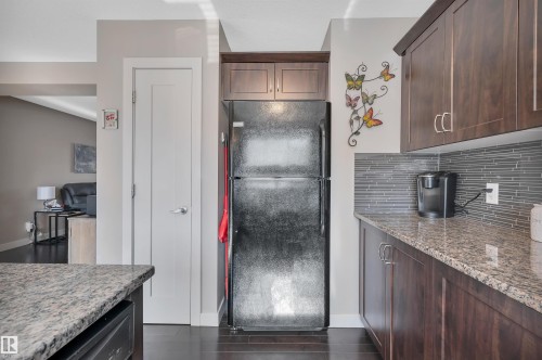1768 Cunningham Way, Edmonton, AB - Indoor Photo Showing Kitchen