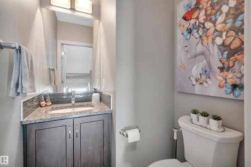 1768 Cunningham Way, Edmonton, AB - Indoor Photo Showing Bathroom