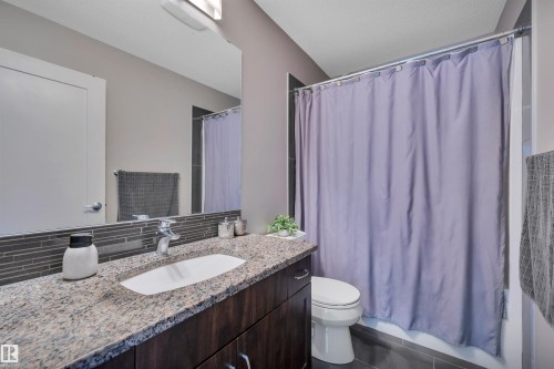 1768 Cunningham Way, Edmonton, AB - Indoor Photo Showing Bathroom