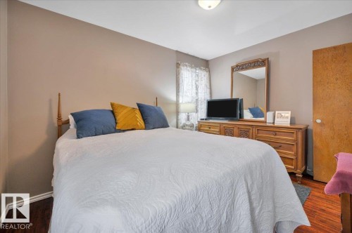 7934 81 Avenue, Edmonton, AB - Indoor Photo Showing Bedroom