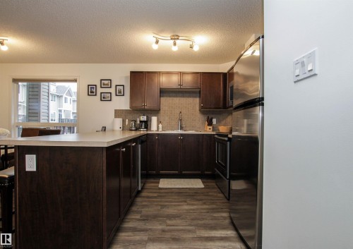 7208 7327 South Terwillegar Drive, Edmonton, AB - Indoor Photo Showing Kitchen