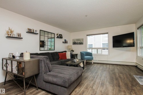 7208 7327 South Terwillegar Drive, Edmonton, AB - Indoor Photo Showing Living Room