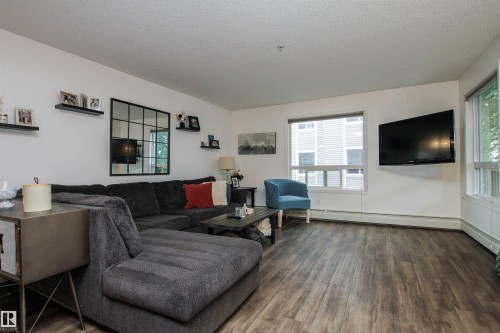 7208 7327 South Terwillegar Drive, Edmonton, AB - Indoor Photo Showing Living Room