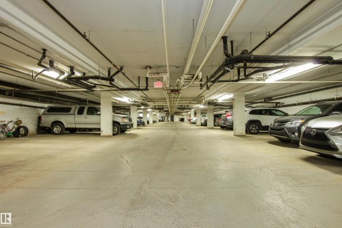 7208 7327 South Terwillegar Drive, Edmonton, AB - Indoor Photo Showing Garage