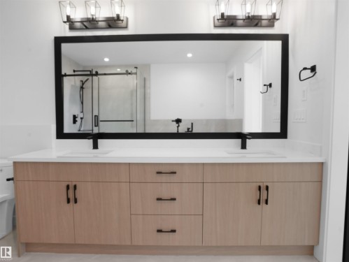 1441 Osprey Crest, Edmonton, AB - Indoor Photo Showing Bathroom