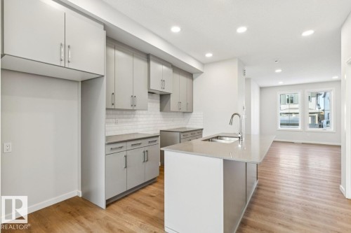 318 26 Street, Edmonton, AB - Indoor Photo Showing Kitchen With Upgraded Kitchen
