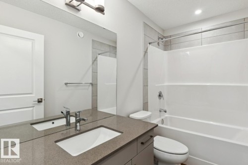 318 26 Street, Edmonton, AB - Indoor Photo Showing Bathroom