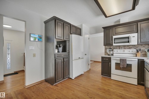 4318 43 Avenue, Leduc, AB - Indoor Photo Showing Kitchen