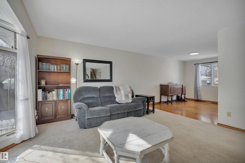 4318 43 Avenue, Leduc, AB - Indoor Photo Showing Living Room