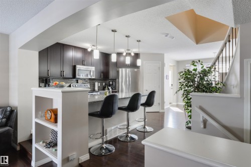 8333 Ellis Crescent, Edmonton, AB - Indoor Photo Showing Kitchen With Stainless Steel Kitchen With Double Sink With Upgraded Kitchen