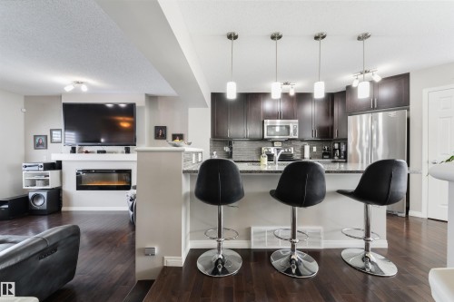 8333 Ellis Crescent, Edmonton, AB - Indoor Photo Showing Kitchen With Stainless Steel Kitchen With Upgraded Kitchen