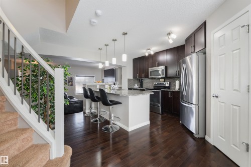 8333 Ellis Crescent, Edmonton, AB - Indoor Photo Showing Kitchen With Stainless Steel Kitchen With Double Sink With Upgraded Kitchen