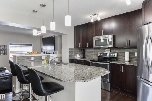 8333 Ellis Crescent, Edmonton, AB - Indoor Photo Showing Dining Room