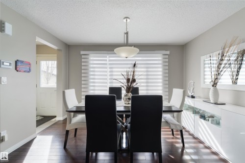 8333 Ellis Crescent, Edmonton, AB - Indoor Photo Showing Dining Room