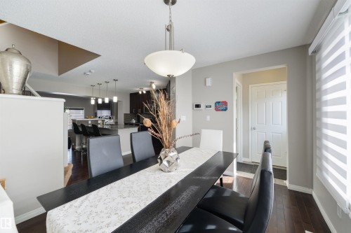 8333 Ellis Crescent, Edmonton, AB - Indoor Photo Showing Bathroom