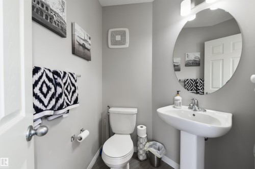 8333 Ellis Crescent, Edmonton, AB - Indoor Photo Showing Other Room