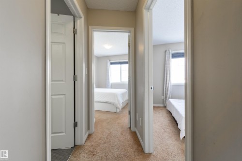 8333 Ellis Crescent, Edmonton, AB - Indoor Photo Showing Bedroom