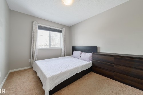 8333 Ellis Crescent, Edmonton, AB - Indoor Photo Showing Bedroom