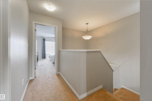 8333 Ellis Crescent, Edmonton, AB - Indoor Photo Showing Bedroom
